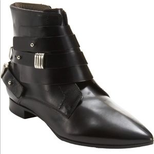 Tronchetto Leather Black Point Toe Ankle Booties